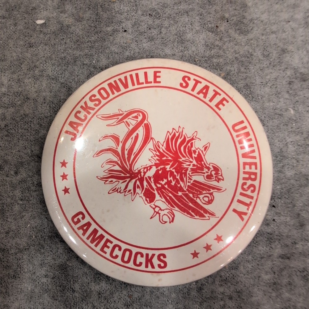 Jacksonville State University Gamecocks Vintage Pinback Button Red White JSU - Picture 1 of 2